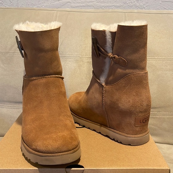UGG Classic Femme Button Toggle Wedge Boot - Picture 1 of 12